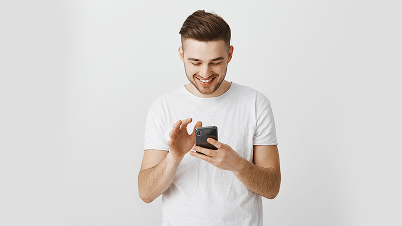 How-Does-AdChoices-Work Man looking at mobile phone
